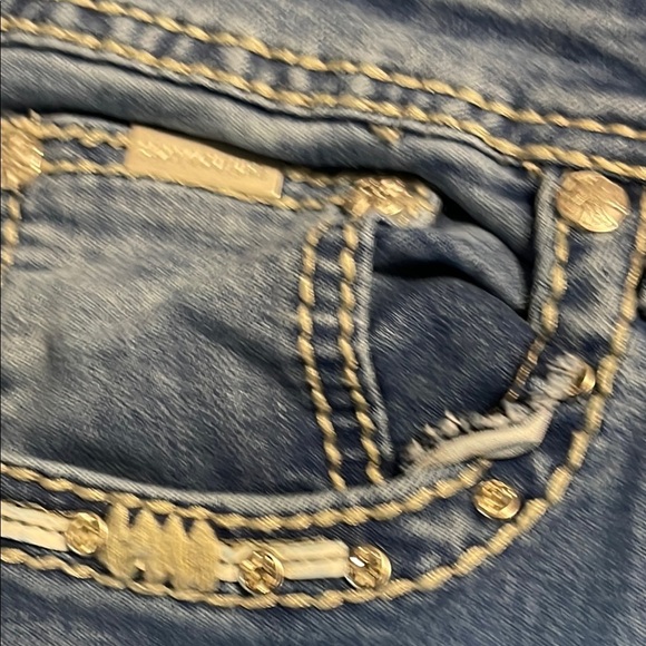 Stylish Blue Cropped Jeans - Picture 9 of 10